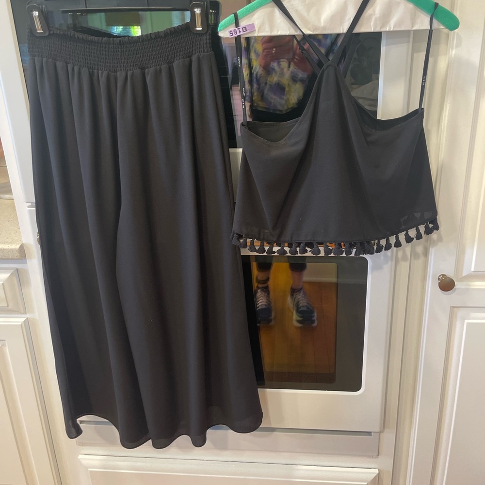 Ali & Jay 2 piece Halter and Culotte Pants - Picture 5 of 10